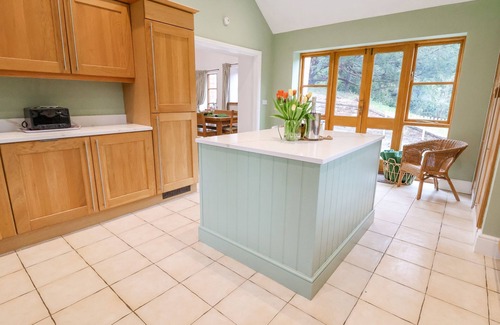 Overton-on-dee House | TY BONT, pet friendly, character holiday cottage in Overton-On-Dee
