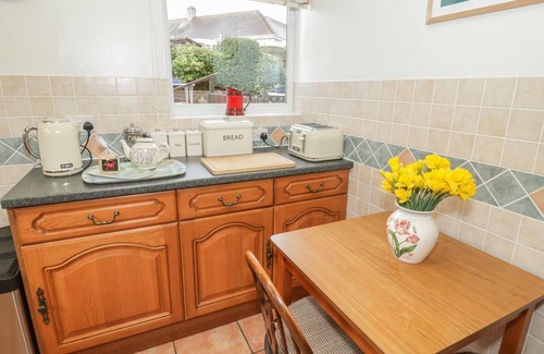 Penrhyn Bay Cottage | TY CAEREDIN, pet friendly, country holiday cottage in Penrhyn Bay