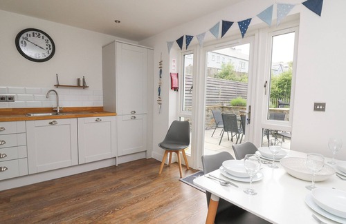 Newport Cottage | TY CAIO, family friendly, with a garden in Newport, Pembrokeshire