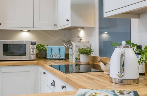 Pentraeth Cottage | Ty Capel - a dog that sleeps 8 guests in 4 bedrooms
