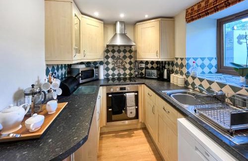 Cwmtirmynach House | Ty Capel Cottage