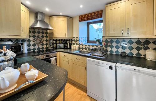 Cwmtirmynach House | Ty Capel Cottage