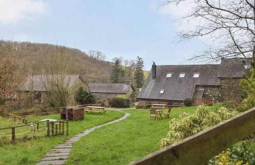 Llanybydder Cottage | Ty Ceffylau - UK46190