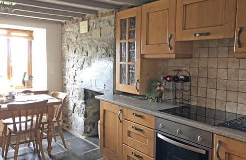 Trawsfynydd House | Ty Cerrig Cottage - Three Bedroom House, Sleeps 6