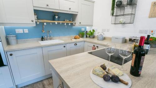 Llanddaniel Fab House | Ty Coets