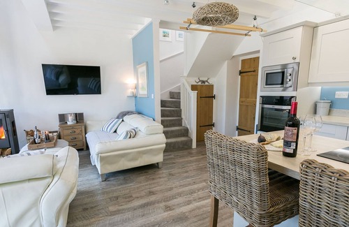 Llanddaniel Fab Apartment | Ty Coets - a ground floor bedroom that sleeps 7 guests in 3 bedrooms