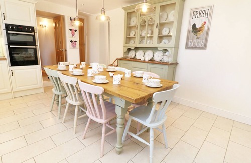 Pontypridd House | TY FFARM AT GELLILWCH, family friendly, with hot tub in Pontypridd