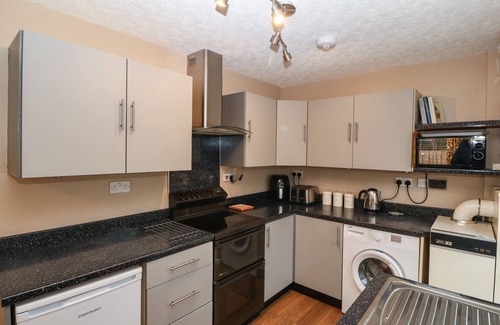 Morfa Bychan Cottage | TY GLAN MORFA, pet friendly, with a garden in Morfa Bychan