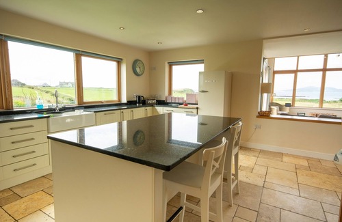 Llanfaethlu Cottage | Ty Glan y Mor - sleeps 10 guests in 4 bedrooms