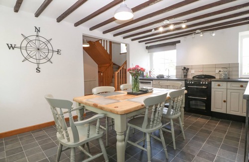 Llanfaethlu Cottage | TY GWENNOL, pet friendly, with hot tub in Llanfaethlu