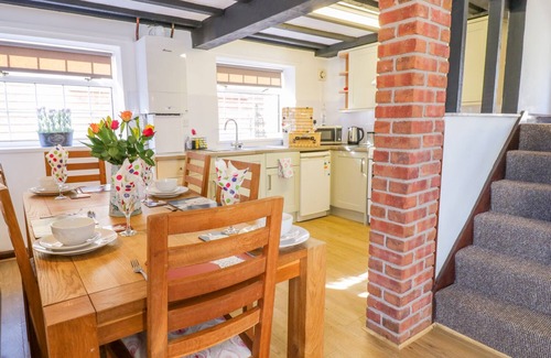 Carno Cottage | TY HAF, pet friendly, luxury holiday cottage, with pool in Carno