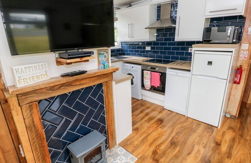 Haverfordwest Cottage | TY HAF, romantic, character holiday cottage, with a garden in Roch