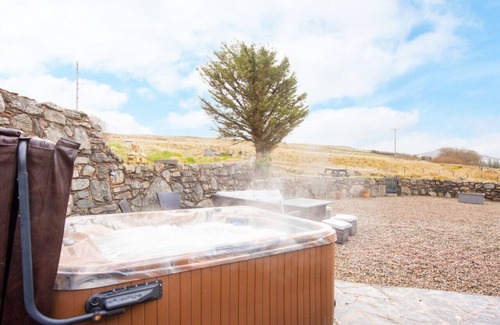 Cwmtirmynach House | Ty Hen - Three Bedroom House, Sleeps 6