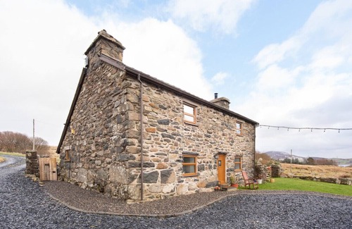 Cwmtirmynach House | Ty Hen - Three Bedroom House, Sleeps 6