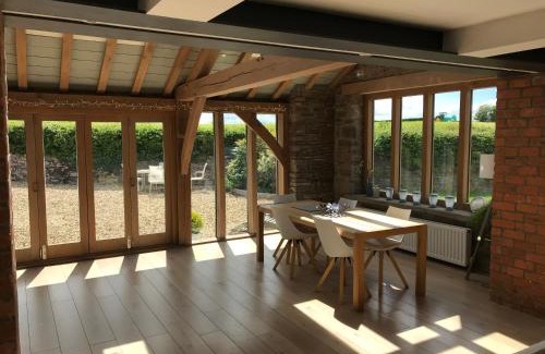 Glasbury House | Ty Hobi Bach - at the foot of the Black Mountains