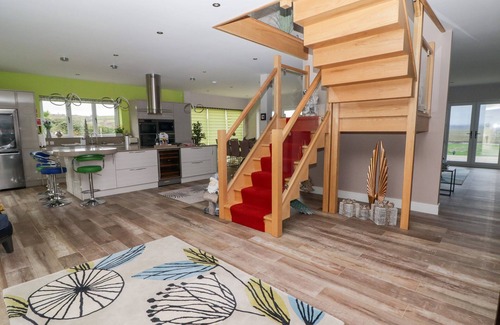 Llanrhidian Higher Cottage | TY MARLYN, pet friendly, luxury holiday cottage in Crofty