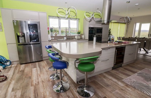 Llanrhidian Higher Cottage | TY MARLYN, pet friendly, luxury holiday cottage in Crofty