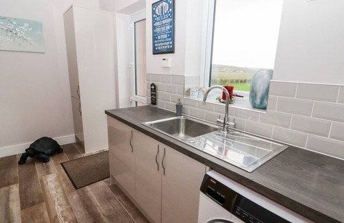 Llanrhidian Higher Cottage | TY MARLYN, pet friendly, luxury holiday cottage in Crofty