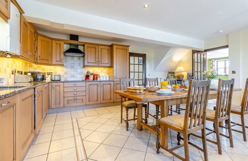 Llangorse House | Ty Mawr Coach House - Two Bedroom House, Sleeps 4