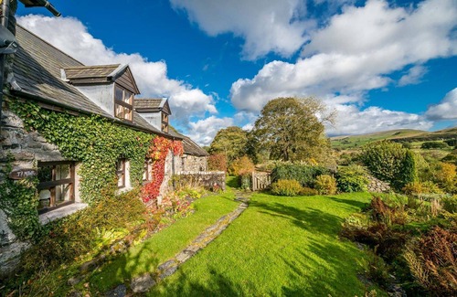 Llanuwchllyn Cottage | Ty-Mawr | Self Catering Stone Farmhouse near Bala, North Wales