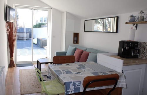 Morbihan Apartment | Ty Miracle - Studio 50mètres plage - wifi -parking