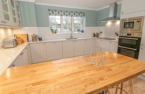Dulas House | TY'N LON, pet friendly, character holiday cottage in Moelfre