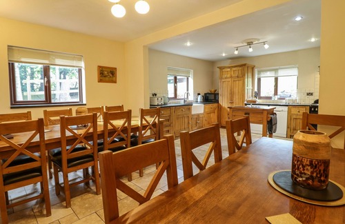 Llanfair Caereinion Cottage | TY NEWYDD, family friendly, luxury holiday cottage in Llangadfan