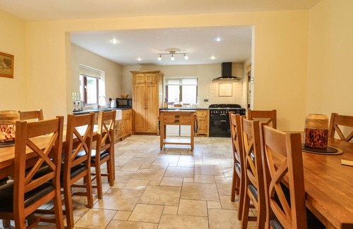 Llanfair Caereinion Cottage | TY NEWYDD, family friendly, luxury holiday cottage in Llangadfan