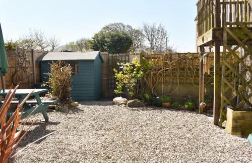 Dinas House | Ty Newydd