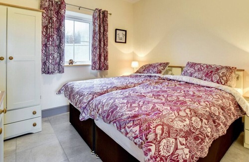 Llansantffraed House | Ty Pair - Two Bedroom House, Sleeps 4