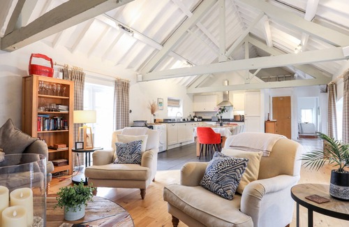 Newborough Cottage | TY SIAM, pet friendly, luxury holiday cottage in Newborough