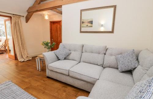 Llanddaniel Fab House | Ty Taid