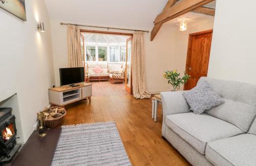 Llanddaniel Fab House | Ty Taid
