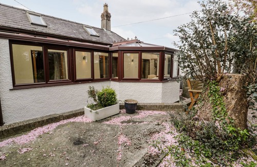 Llanddaniel Fab Cottage | TY TAID, with open fire in Llanddaniel Fab