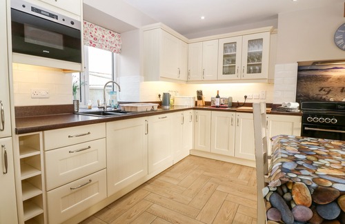 Llanfaethlu Cottage | TY TOP, pet friendly, with open fire in Llanfaethlu