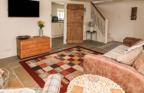 Llansantffraed Cottage | TY TWT, pet friendly, country holiday cottage in Llanon