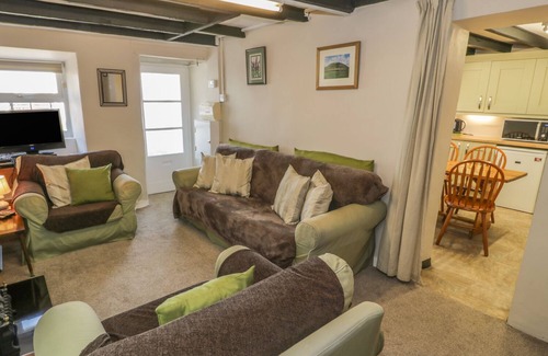 Dyffryn Ardudwy Cottage | TY UCHAF, family friendly, with a garden in Dyffryn Ardudwy