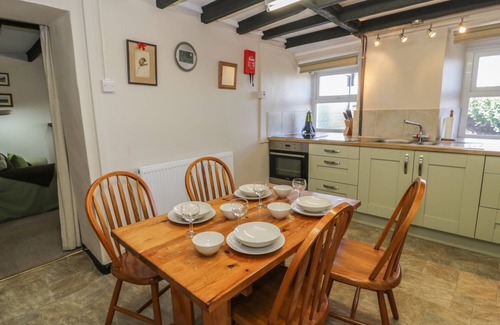 Dyffryn Ardudwy Cottage | TY UCHAF, family friendly, with a garden in Dyffryn Ardudwy