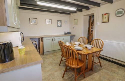 Dyffryn Ardudwy Cottage | TY UCHAF, family friendly, with a garden in Dyffryn Ardudwy