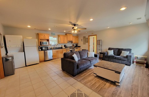 Tybee Island Cottage | Tybee Pink House (Military & Veteran Discount)