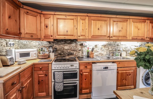 Newport Cottage | TYDDYN BACH, family friendly in Newport, Pembrokeshire