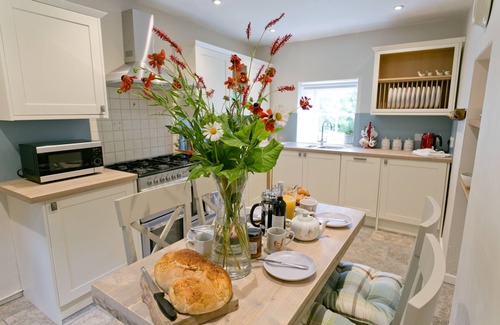 Bodorgan Apartment | Tyn Llan - a dog that sleeps 4 guests in 2 bedrooms