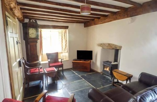 Llanelltyd Cottage | TYN LLWYN, pet friendly, character holiday cottage in Llanelltyd