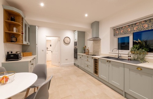 Rhosneigr House | Tyn Pwll five bedroom, pet-friendly holiday home in Anglesey