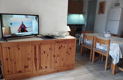 Port Leucate Apartment | Type 2 apartment for 6 people, private parking, 3 minutes from the beach on foot.