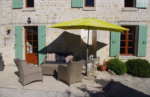 Saint-Savinien House | Typical Charentaise farmhouse with pool, Saint-Savinien