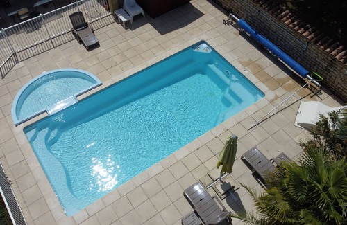 Saint-Savinien House | Typical Charentaise farmhouse with pool, Saint-Savinien