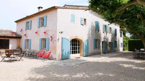 Cavaillon Villa | typical provençal farm house close to l'isle sur la sorgue - 12 persons