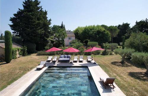 Cavaillon Villa | typical provençal farm house close to l'isle sur la sorgue - 12 persons