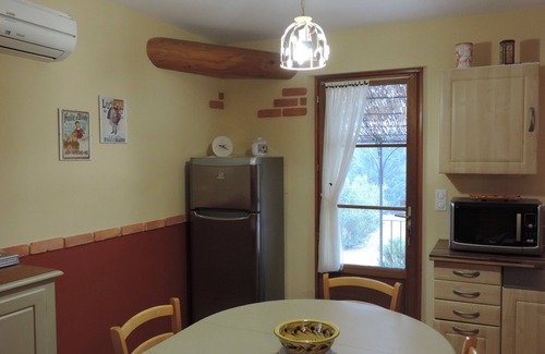 Cavaillon House | TYPICAL PROVENCAL house 2 bedrooms closed GORDES ROUSSILLON, SWIMMING POOL, private GARDEN